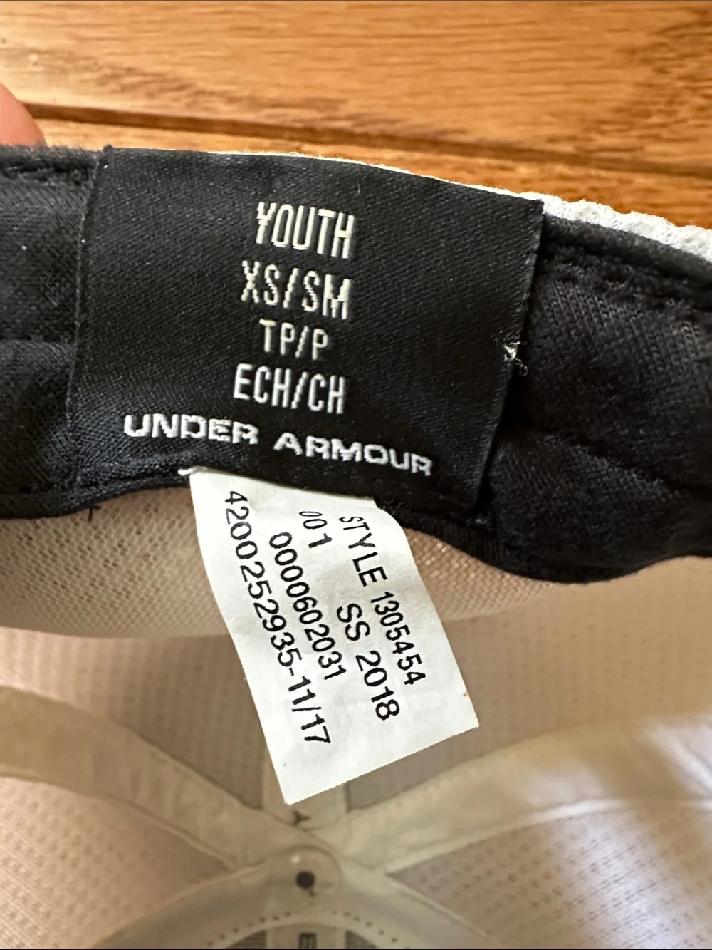 Under Armour kids baseball hat Kids Trucker Cap black white XS/small